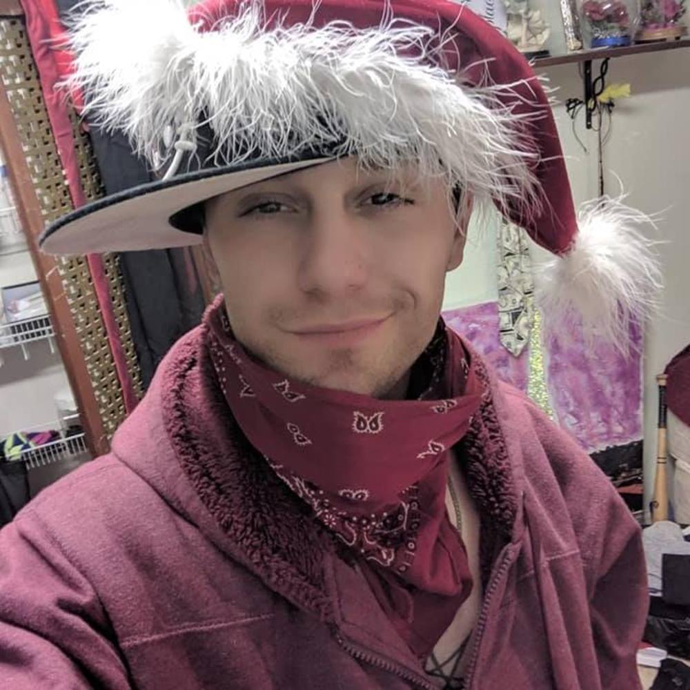 Meet your Posher, Skylyr